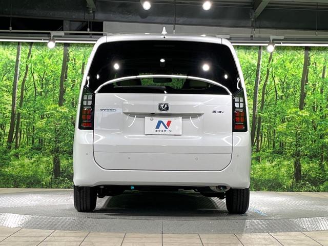 フリード ｅ：ＨＥＶエアー　ＥＸ　登録済未使用車　両側電動ドア　衝突被害軽減システム　レーダークルーズ　ハーフレザーシート　コーナーセンサー　スマートキー　純正１５インチアルミ　オートハイビーム　車線逸脱警報　オートライト（16枚目）