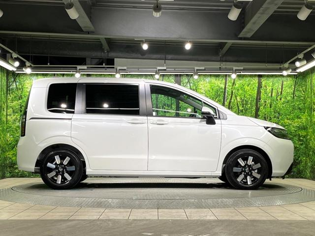 フリード ｅ：ＨＥＶエアー　ＥＸ　登録済未使用車　両側電動ドア　衝突被害軽減システム　レーダークルーズ　ハーフレザーシート　コーナーセンサー　スマートキー　純正１５インチアルミ　オートハイビーム　車線逸脱警報　オートライト（50枚目）