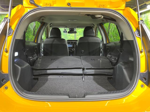 アクア クロスオーバー　純正ナビ　バックカメラ　衝突被害軽減システム　禁煙車　ドラレコ　スマートキー　ＬＥＤヘッド　ビルトインＥＴＣ　純正１６インチアルミ　オートハイビーム　車線逸脱警報　オートライト　オートエアコン（11枚目）