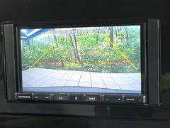 【バックカメラ】駐車時に後方がリアルタイム映像で確認できます。大型商業施設や立体駐車場での駐車時や、夜間のバック時に大活躍！運転スキルに関わらず、今や必須となった装備のひとつです！ 4