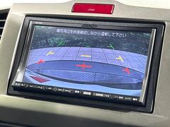 【バックカメラ】駐車時に後方がリアルタイム映像で確認できます。大型商業施設や立体駐車場での駐車時や、夜間のバック時に大活躍！運転スキルに関わらず、今や必須となった装備のひとつです！ 4