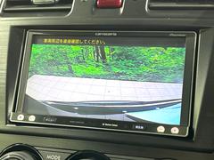 【バックカメラ】駐車時に後方がリアルタイム映像で確認できます。大型商業施設や立体駐車場での駐車時や、夜間のバック時に大活躍！運転スキルに関わらず、今や必須となった装備のひとつです！ 5