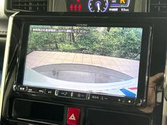 【バックカメラ】駐車時に後方がリアルタイム映像で確認できます。大型商業施設や立体駐車場での駐車時や、夜間のバック時に大活躍！運転スキルに関わらず、今や必須となった装備のひとつです！ 6