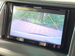 【バックカメラ】駐車時に後方がリアルタイム映像で確認できます。大型商業施設や立体駐車場での駐車時や、夜間のバック時に大活躍！運転スキルに関わらず、今や必須となった装備のひとつです！ 4