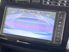 【バックカメラ】駐車時に後方がリアルタイム映像で確認できます。大型商業施設や立体駐車場での駐車時や、夜間のバック時に大活躍！運転スキルに関わらず、今や必須となった装備のひとつです！ 4