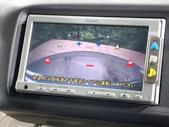 【バックカメラ】駐車時に後方がリアルタイム映像で確認できます。大型商業施設や立体駐車場での駐車時や、夜間のバック時に大活躍！運転スキルに関わらず、今や必須となった装備のひとつです！ 4