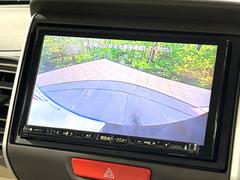 【バックカメラ】駐車時に後方がリアルタイム映像で確認できます。大型商業施設や立体駐車場での駐車時や、夜間のバック時に大活躍！運転スキルに関わらず、今や必須となった装備のひとつです！ 3