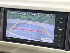 【バックカメラ】駐車時に後方がリアルタイム映像で確認できます。大型商業施設や立体駐車場での駐車時や、夜間のバック時に大活躍！運転スキルに関わらず、今や必須となった装備のひとつです！ 4