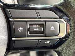 �ڥ����ץƥ��֥��롼������ȥ�����۹�®ƻϩ�Ǥ�Ĺ��Υ���Ԥ��ڤˡ�����ư��®�٤��ݤĥ��롼������ȥ����뤬�����ͷڸ������ƥ��Ϣ�Ȥ��������μ�ξ���Τ��Ƽִ֤��ݤĤ褦��®��Ĵ�ᤷ�Ƥ���ޤ����� 5