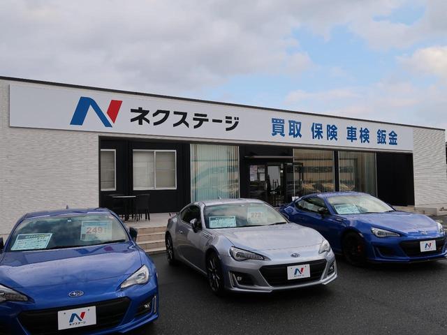 ズラッと並んだ展示車と大きな「Ｎ」の看板が目印です！