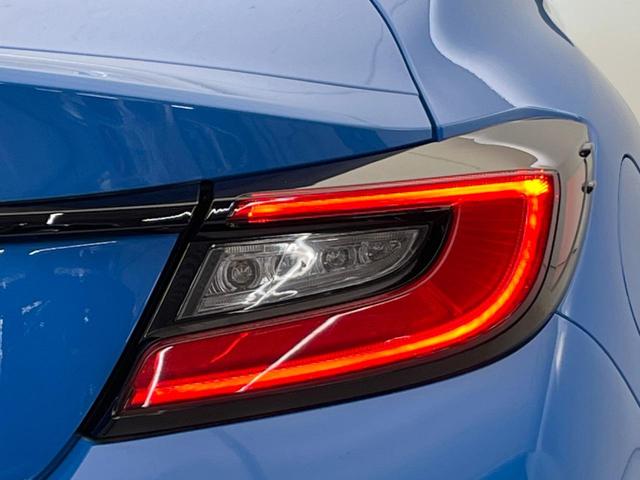 GR86 RC 6MT 禁煙車 純正9型ナビ バックカメラ GRエアロスタビライジングカバー ETC 純正革巻きステアリング 左右独立型フルオートエアコン スマートキー LEDヘッドライト(32枚目)