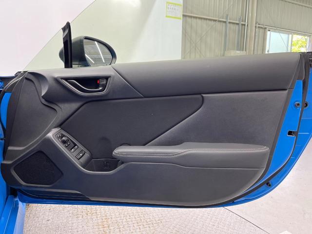 GR86 RC 6MT 禁煙車 純正9型ナビ バックカメラ GRエアロスタビライジングカバー ETC 純正革巻きステアリング 左右独立型フルオートエアコン スマートキー LEDヘッドライト(47枚目)