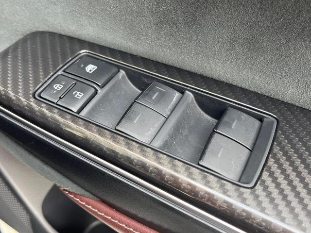 クラウンハイブリッド ＲＳアドバンス　禁煙　前期　テラロッサシート　セーフティセンス　ＢＳＭ　３眼ＬＥＤヘッドライト　純正１８インチＡＷ　ＨＵＤ　革巻ステアリング　パドルシフト　シートメモリー　スマートキー　スーパーライブサウンド（30枚目）