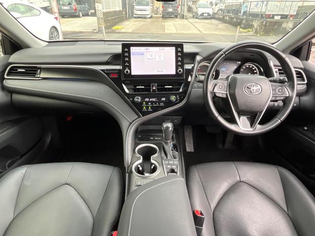 カムリ ＷＳレザーパッケージ　禁煙車　後期　セーフティセンス　ＢＳＭ　パノラミックビューモニター　ＬＥＤヘッドライト　純正１８インチＡＷ　カラーＨＵＤ　電動チルトテレスコピック　黒革　パワーシート　シートヒーター　スマートキー（2枚目）