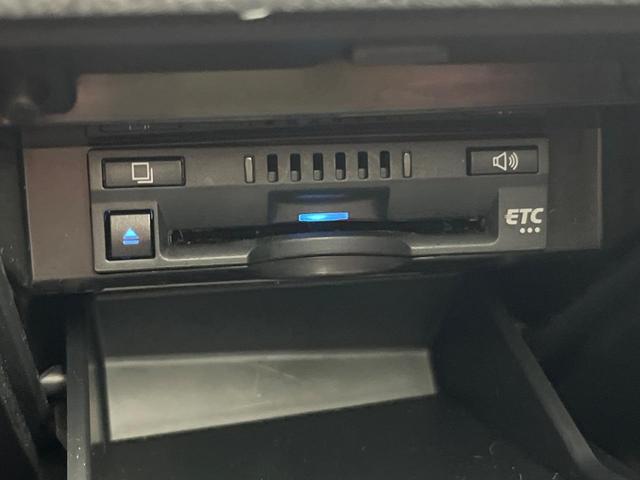 カムリ ＷＳレザーパッケージ　禁煙車　後期　セーフティセンス　ＢＳＭ　パノラミックビューモニター　ＬＥＤヘッドライト　純正１８インチＡＷ　カラーＨＵＤ　電動チルトテレスコピック　黒革　パワーシート　シートヒーター　スマートキー（10枚目）