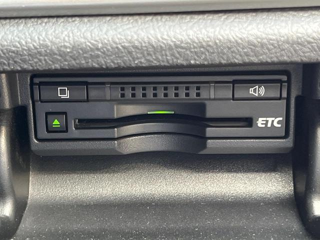 クラウンハイブリッド ロイヤルサルーンＧ　禁煙車　アドバンスパッケージ　ＨＩＤヘッドライト　純正１６インチＡＷ　革巻ステアリング　電動チルトテレスコピック　シートメモリー　パワーシート　スマートキー　スーパーライブサウンド　シートヒーター（9枚目）