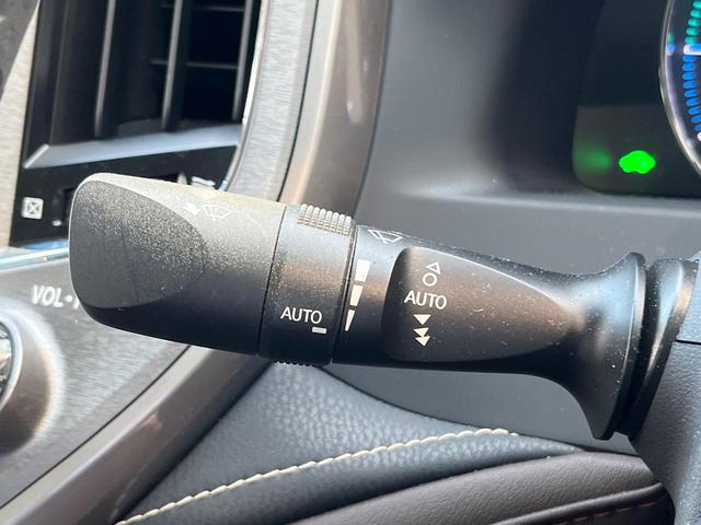 クラウンハイブリッド ロイヤルサルーンＧ　禁煙車　アドバンスパッケージ　ＨＩＤヘッドライト　純正１６インチＡＷ　革巻ステアリング　電動チルトテレスコピック　シートメモリー　パワーシート　スマートキー　スーパーライブサウンド　シートヒーター（25枚目）