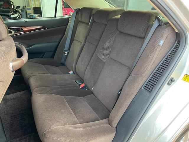 クラウンハイブリッド ロイヤルサルーンＧ　禁煙車　アドバンスパッケージ　ＨＩＤヘッドライト　純正１６インチＡＷ　革巻ステアリング　電動チルトテレスコピック　シートメモリー　パワーシート　スマートキー　スーパーライブサウンド　シートヒーター（45枚目）