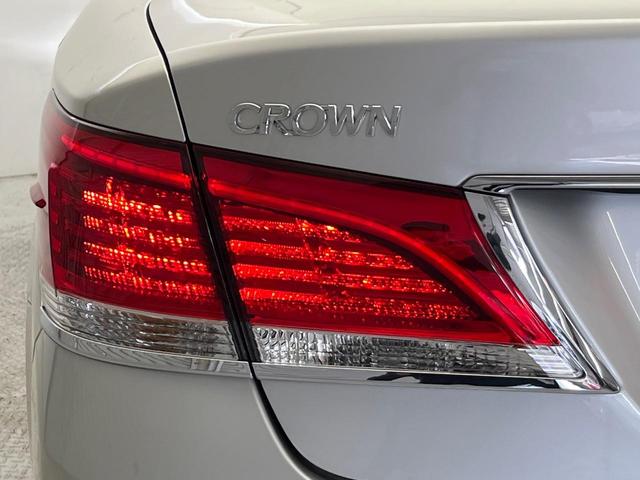 クラウンハイブリッド ロイヤルサルーンＧ　禁煙車　アドバンスパッケージ　ＨＩＤヘッドライト　純正１６インチＡＷ　革巻ステアリング　電動チルトテレスコピック　シートメモリー　パワーシート　スマートキー　スーパーライブサウンド　シートヒーター（58枚目）