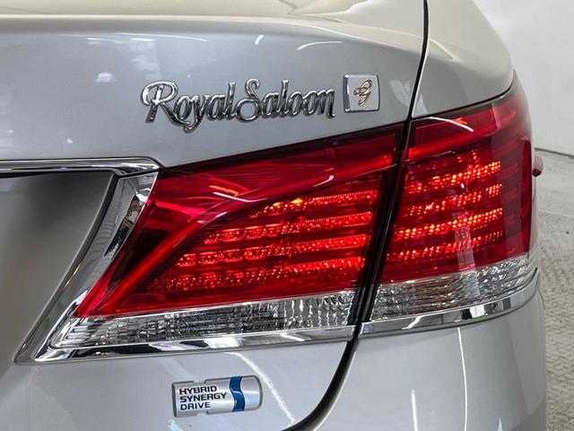 クラウンハイブリッド ロイヤルサルーンＧ　禁煙車　アドバンスパッケージ　ＨＩＤヘッドライト　純正１６インチＡＷ　革巻ステアリング　電動チルトテレスコピック　シートメモリー　パワーシート　スマートキー　スーパーライブサウンド　シートヒーター（59枚目）