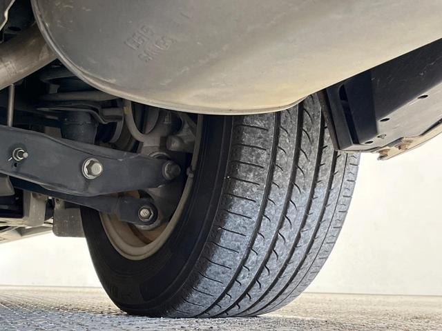 クラウンハイブリッド ロイヤルサルーンＧ　禁煙車　アドバンスパッケージ　ＨＩＤヘッドライト　純正１６インチＡＷ　革巻ステアリング　電動チルトテレスコピック　シートメモリー　パワーシート　スマートキー　スーパーライブサウンド　シートヒーター（63枚目）