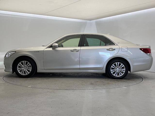 クラウンハイブリッド ロイヤルサルーンＧ　禁煙車　アドバンスパッケージ　ＨＩＤヘッドライト　純正１６インチＡＷ　革巻ステアリング　電動チルトテレスコピック　シートメモリー　パワーシート　スマートキー　スーパーライブサウンド　シートヒーター（66枚目）