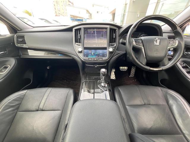 クラウンハイブリッド アスリートＧ　禁煙車　アドバンスパッケージ　ムーンルーフ　ＨＩＤヘッドライト　純正１８インチスパッタリングＡＷ　ＴＯＭＳステアリング　電動チルトテレスコピック　黒革　ベンチレーション　スーパーライブ　シートメモリー（2枚目）