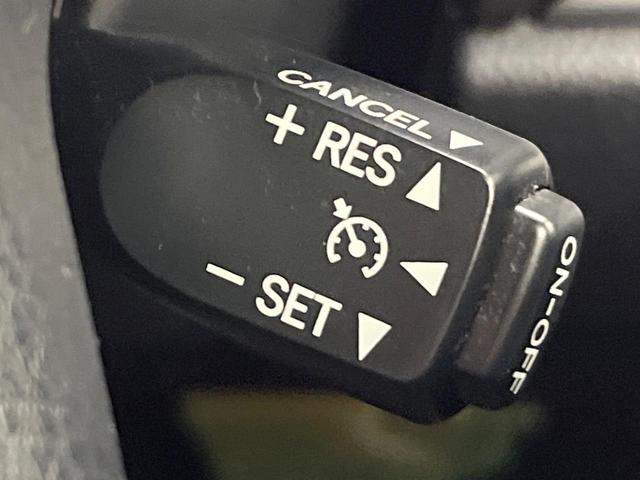 クラウンハイブリッド アスリートＳ　禁煙車　純正ナビ　バックカメラ　衝突被害軽減システム　スマートキー　ＨＩＤヘッド　ビルトインＥＴＣ　シートヒーター　クルーズコントロール　オートライト　純正１８インチアルミホイール（5枚目）