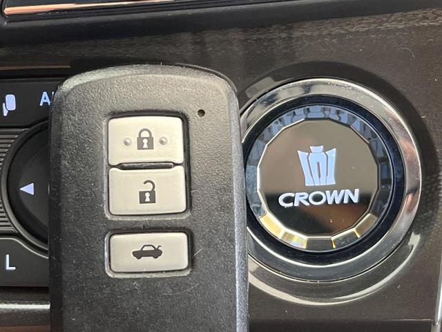 クラウンハイブリッド アスリートＳ　禁煙車　純正ナビ　バックカメラ　衝突被害軽減システム　スマートキー　ＨＩＤヘッド　ビルトインＥＴＣ　シートヒーター　クルーズコントロール　オートライト　純正１８インチアルミホイール（8枚目）