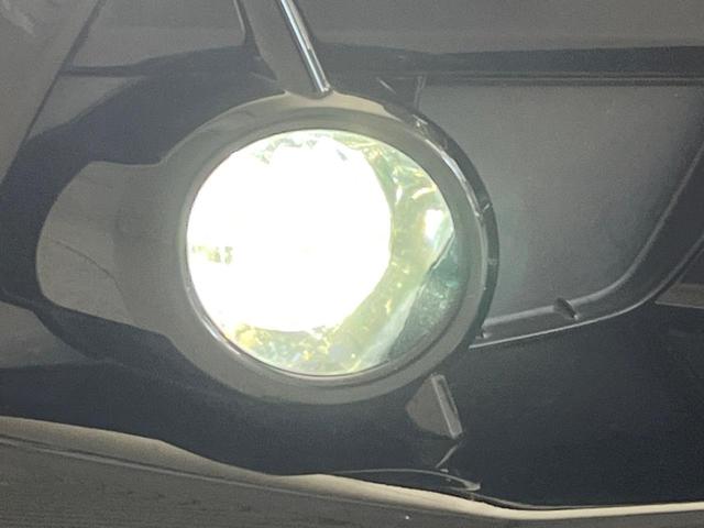 クラウンハイブリッド アスリートＳ　禁煙車　純正ナビ　バックカメラ　衝突被害軽減システム　スマートキー　ＨＩＤヘッド　ビルトインＥＴＣ　シートヒーター　クルーズコントロール　オートライト　純正１８インチアルミホイール（24枚目）