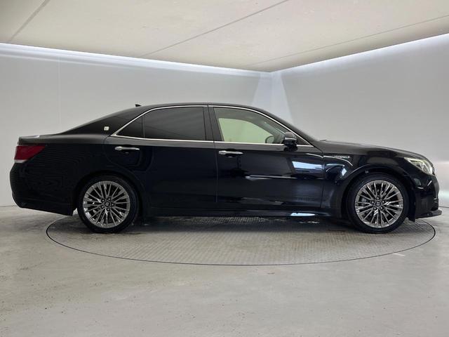 クラウンハイブリッド アスリートＳ　禁煙車　純正ナビ　バックカメラ　衝突被害軽減システム　スマートキー　ＨＩＤヘッド　ビルトインＥＴＣ　シートヒーター　クルーズコントロール　オートライト　純正１８インチアルミホイール（25枚目）