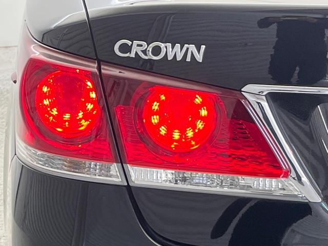 クラウンハイブリッド アスリートＳ　禁煙車　純正ナビ　バックカメラ　衝突被害軽減システム　スマートキー　ＨＩＤヘッド　ビルトインＥＴＣ　シートヒーター　クルーズコントロール　オートライト　純正１８インチアルミホイール（28枚目）