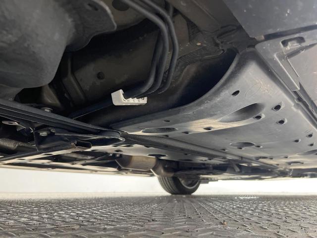 クラウンハイブリッド アスリートＳ　禁煙車　純正ナビ　バックカメラ　衝突被害軽減システム　スマートキー　ＨＩＤヘッド　ビルトインＥＴＣ　シートヒーター　クルーズコントロール　オートライト　純正１８インチアルミホイール（30枚目）