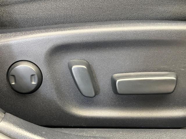 クラウンハイブリッド アスリートＳ　禁煙車　純正ナビ　バックカメラ　衝突被害軽減システム　スマートキー　ＨＩＤヘッド　ビルトインＥＴＣ　シートヒーター　クルーズコントロール　オートライト　純正１８インチアルミホイール（40枚目）