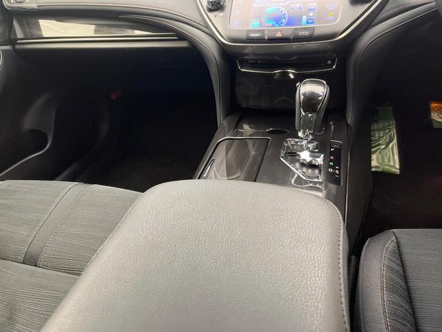 クラウンハイブリッド アスリートＳ　禁煙車　純正ナビ　バックカメラ　衝突被害軽減システム　スマートキー　ＨＩＤヘッド　ビルトインＥＴＣ　シートヒーター　クルーズコントロール　オートライト　純正１８インチアルミホイール（59枚目）