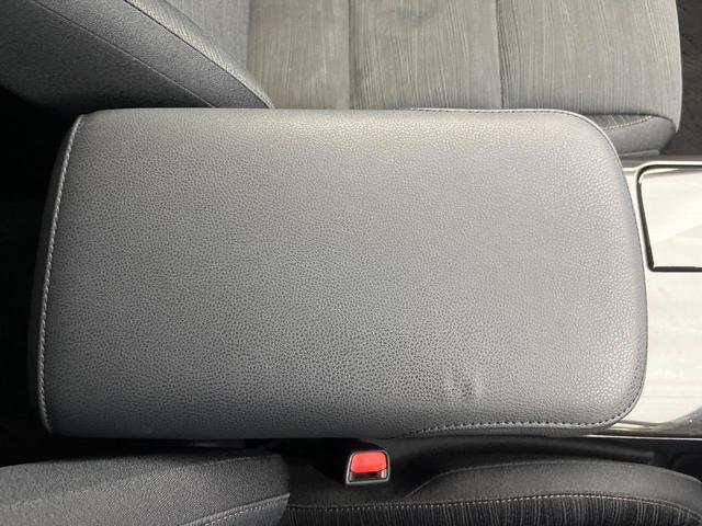 クラウンハイブリッド アスリートＳ　禁煙車　純正ナビ　バックカメラ　衝突被害軽減システム　スマートキー　ＨＩＤヘッド　ビルトインＥＴＣ　シートヒーター　クルーズコントロール　オートライト　純正１８インチアルミホイール（62枚目）