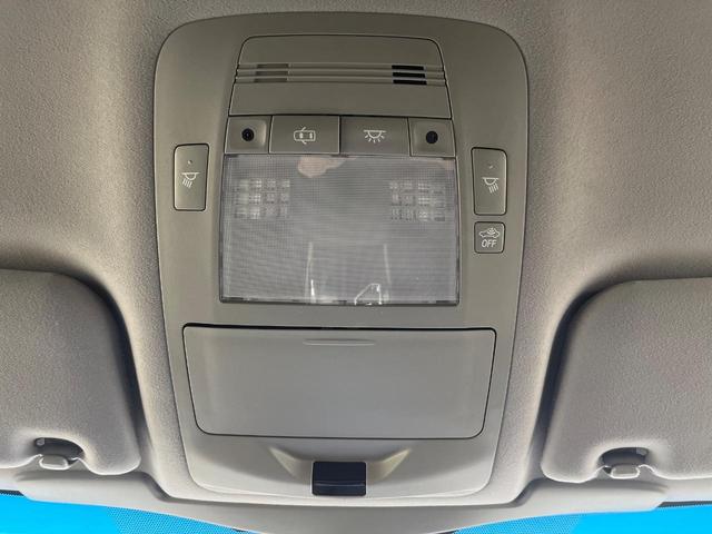 クラウンハイブリッド アスリートＳ　禁煙車　純正ナビ　バックカメラ　衝突被害軽減システム　スマートキー　ＨＩＤヘッド　ビルトインＥＴＣ　シートヒーター　クルーズコントロール　オートライト　純正１８インチアルミホイール（64枚目）