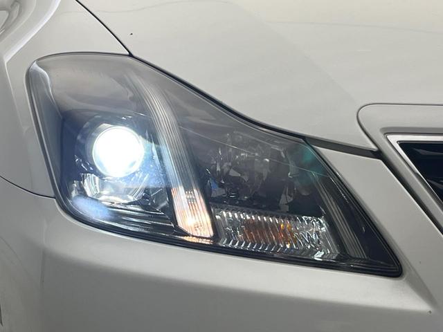 【ＨＩＤヘッドライト】非常に明るく前方を照らしてくれるので、悪天候や夜間の走行時も視界良好で安心してお乗りいただけます。