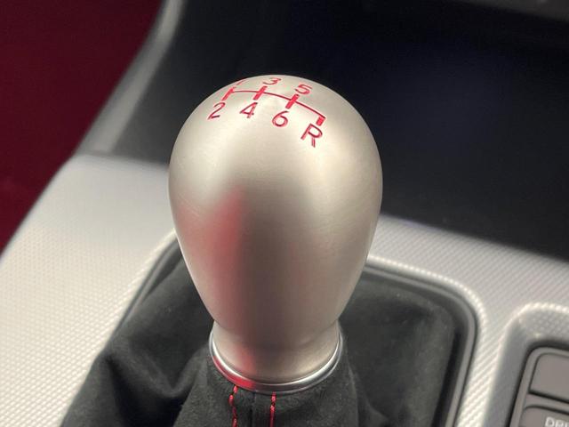 【フロア６速ＭＴ】走りの６速ＭＴ！！スポーティーな走行をお楽しみいただけます♪