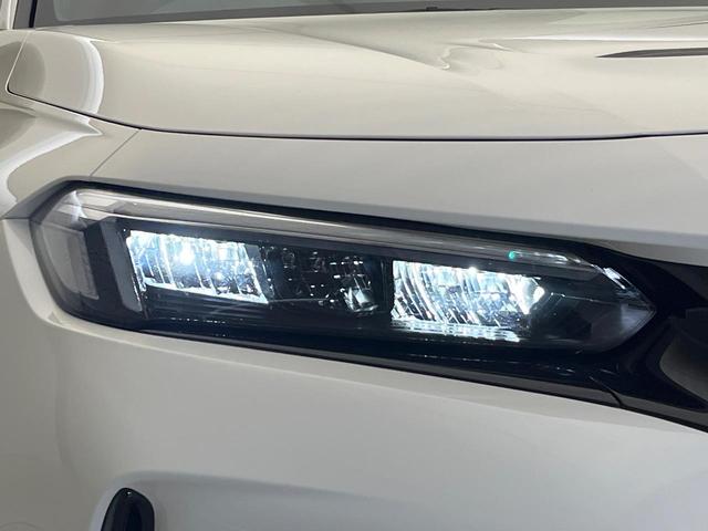 【ＬＥＤヘッドライト】悪天候や夜間走行時も良好な視界を確保し安心して運転できる高輝度ＬＥＤヘッドライトを装備！点灯速度が早く、消費電力も抑えられています。