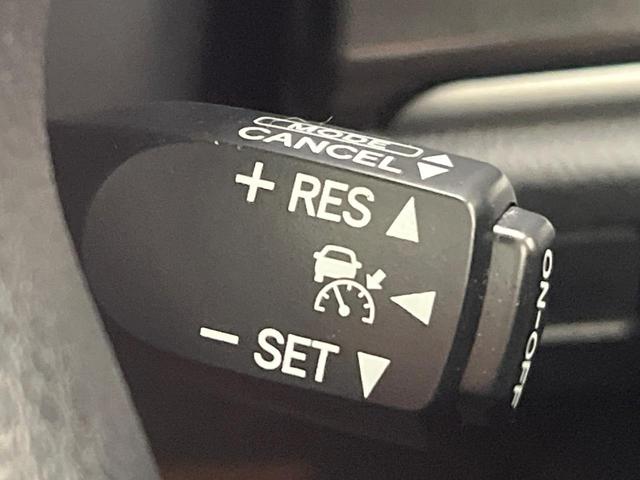 【レーダークルーズコントロール】高速道路での長距離走行が楽に！！自動で速度を保つクルーズコントロールが、衝突軽減システムと連携し、前方の車両を感知して車間を保つように速度調節してくれます！！