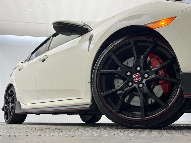 【純正２０インチアルミホイール】外観にマッチした純正アルミホイールを装着しております。各種社外アルミホイールや、スタッドレスタイヤも取扱いしております。是非ご相談ください♪