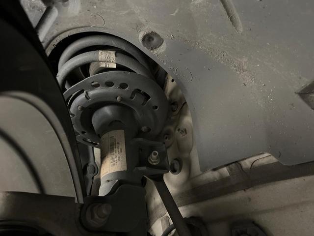 お車を安心してお乗りいただく為には、足回りの定期点検が欠かせません。サービスサポート（有償保証）では無料点検もご提供しており、安心のカーライフをお過ごしいただけるサポート体制が整っています。