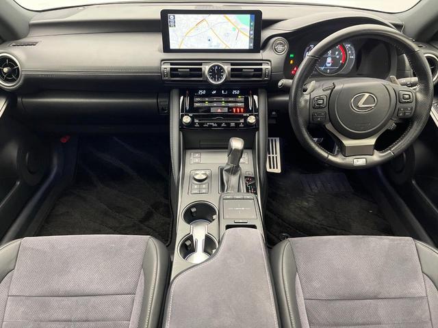 ＩＳ ＩＳ３００　ＦスポーツモードブラックＳ　特別使用車　サンルーフ　セーフティシステムプラス　ブラインドスポット　三眼ＬＥＤヘッド　１０．３インチナビ　パノラミックビュー　メモリー付パワーシート　純正１９ＡＷ　パドルシフト　革巻きステアリング（2枚目）