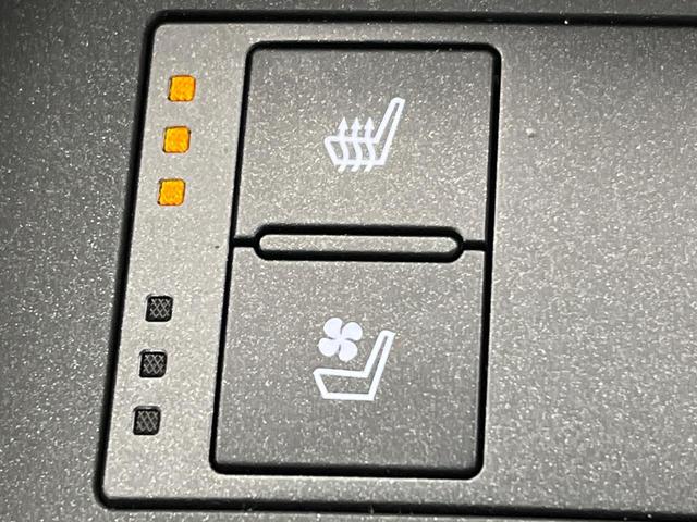 ＩＳ ＩＳ３００　ＦスポーツモードブラックＳ　特別使用車　サンルーフ　セーフティシステムプラス　ブラインドスポット　三眼ＬＥＤヘッド　１０．３インチナビ　パノラミックビュー　メモリー付パワーシート　純正１９ＡＷ　パドルシフト　革巻きステアリング（11枚目）