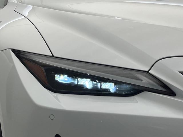 ＩＳ ＩＳ３００　ＦスポーツモードブラックＳ　特別使用車　サンルーフ　セーフティシステムプラス　ブラインドスポット　三眼ＬＥＤヘッド　１０．３インチナビ　パノラミックビュー　メモリー付パワーシート　純正１９ＡＷ　パドルシフト　革巻きステアリング（13枚目）