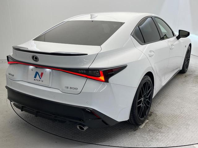 ＩＳ ＩＳ３００　ＦスポーツモードブラックＳ　特別使用車　サンルーフ　セーフティシステムプラス　ブラインドスポット　三眼ＬＥＤヘッド　１０．３インチナビ　パノラミックビュー　メモリー付パワーシート　純正１９ＡＷ　パドルシフト　革巻きステアリング（18枚目）