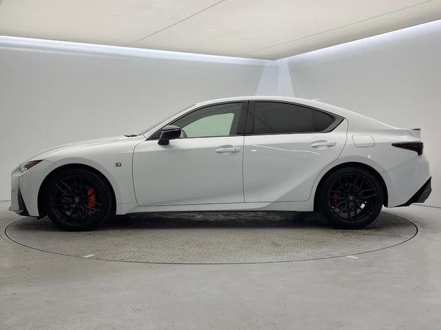 ＩＳ ＩＳ３００　ＦスポーツモードブラックＳ　特別使用車　サンルーフ　セーフティシステムプラス　ブラインドスポット　三眼ＬＥＤヘッド　１０．３インチナビ　パノラミックビュー　メモリー付パワーシート　純正１９ＡＷ　パドルシフト　革巻きステアリング（25枚目）