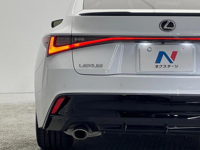 ＩＳ ＩＳ３００　ＦスポーツモードブラックＳ　特別使用車　サンルーフ　セーフティシステムプラス　ブラインドスポット　三眼ＬＥＤヘッド　１０．３インチナビ　パノラミックビュー　メモリー付パワーシート　純正１９ＡＷ　パドルシフト　革巻きステアリング（26枚目）