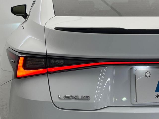ＩＳ ＩＳ３００　ＦスポーツモードブラックＳ　特別使用車　サンルーフ　セーフティシステムプラス　ブラインドスポット　三眼ＬＥＤヘッド　１０．３インチナビ　パノラミックビュー　メモリー付パワーシート　純正１９ＡＷ　パドルシフト　革巻きステアリング（31枚目）